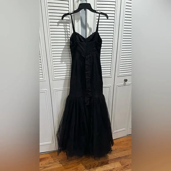 Black lace mermaid dress - Picture 3 of 4